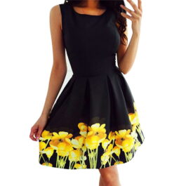 Czarna sukienka z kwiatowym nadrukiem