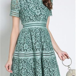 Delikatna sukienka koronkowa zielona