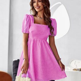 Krótka sukienka z bufkami Pink