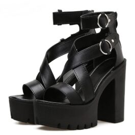 Czarne gotyckie sandały