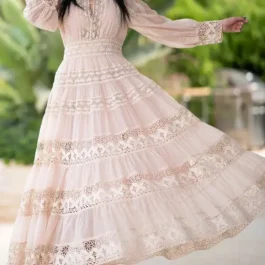 Koronkowa sukienka brzoskwiniowa