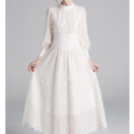 Biała sukienka z frędzelkami