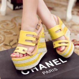 Żółte wysokie platformy sandały