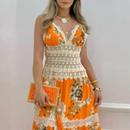 Pomarańczowa sukienka z koronkową talią