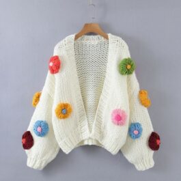 Luźny sweter z kwiatami
