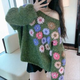 Sweter z wyszywanymi kwiatami
